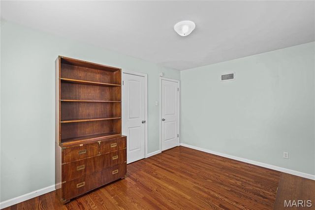 2336 Esther Avenue, St Louis, MO 63139