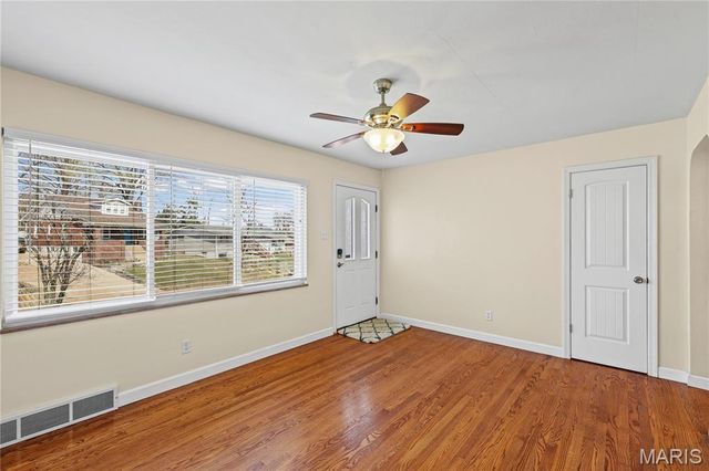 2336 Esther Avenue, St Louis, MO 63139