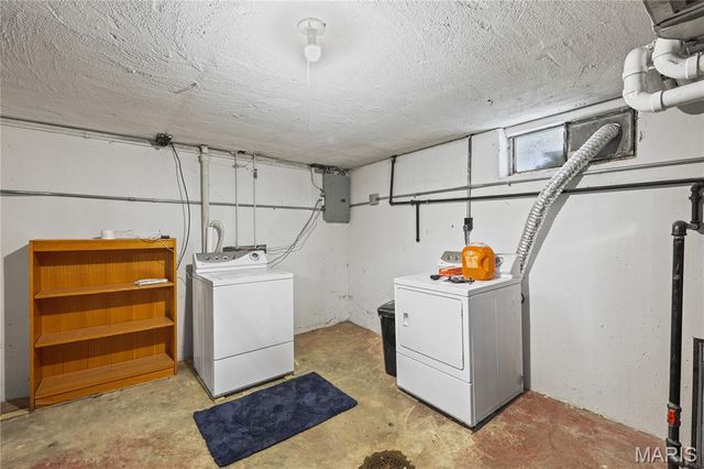 2336 Esther Avenue, St Louis, MO 63139