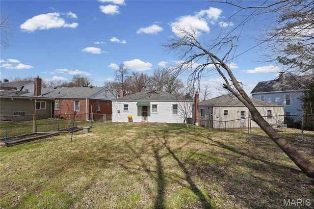 2336 Esther Avenue, St Louis, MO 63139