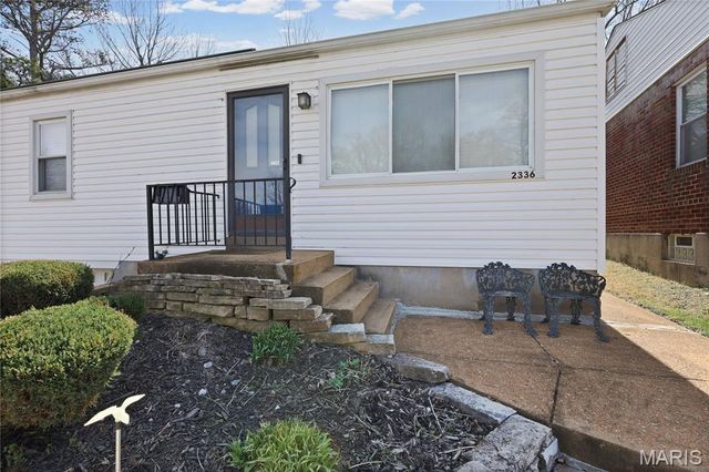 2336 Esther Avenue, St Louis, MO 63139
