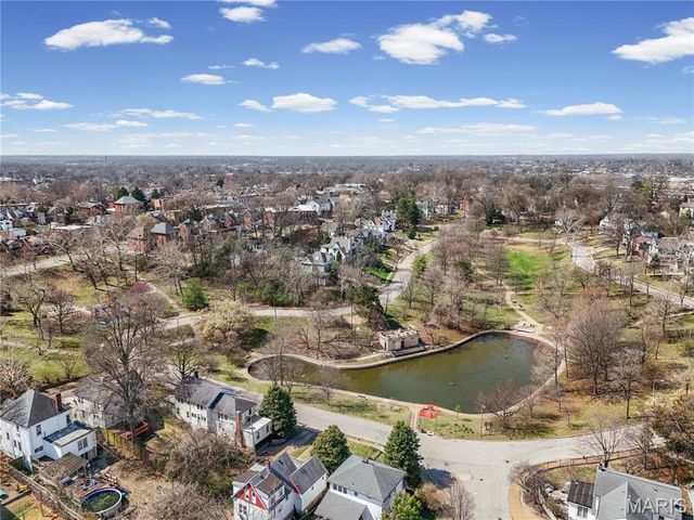 2336 Esther Avenue, St Louis, MO 63139