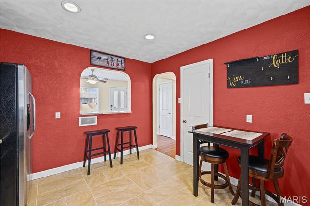 2336 Esther Avenue, St Louis, MO 63139