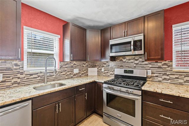 2336 Esther Avenue, St Louis, MO 63139