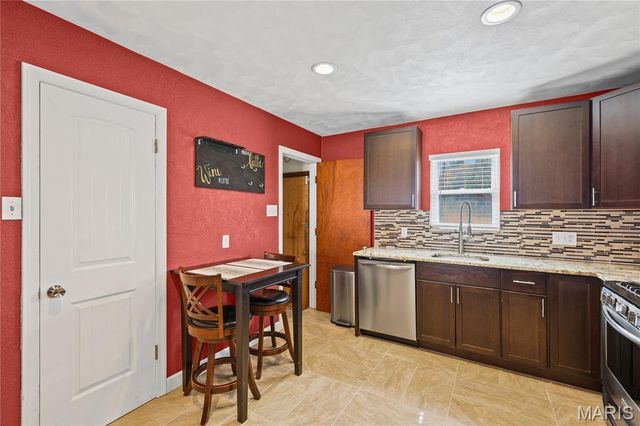 2336 Esther Avenue, St Louis, MO 63139