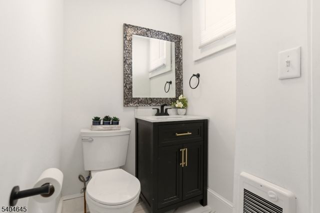 207 Brighton Ave, East Orange City, NJ 07017