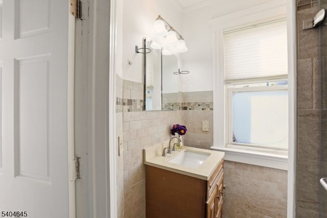 207 Brighton Ave, East Orange City, NJ 07017