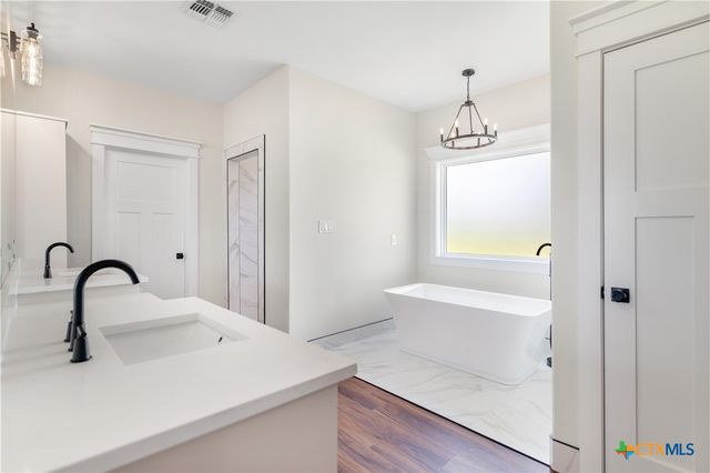 285 Kendal Drive, Victoria, TX 77904