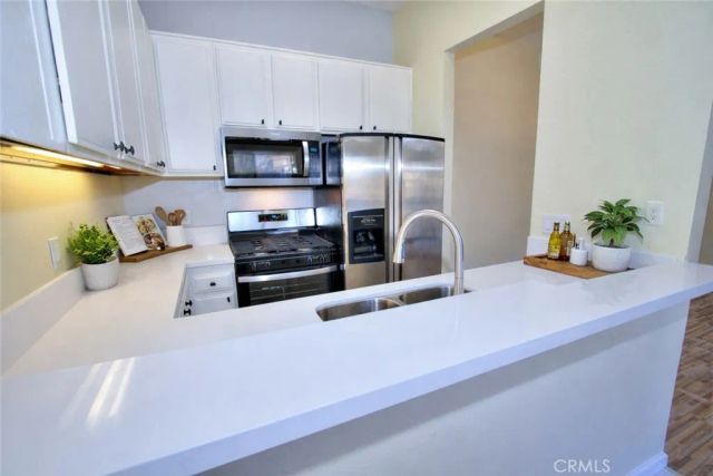 78 Brownfield, Pomona, CA 91766