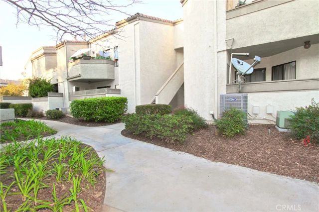 78 Brownfield, Pomona, CA 91766