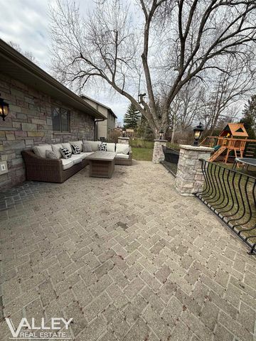 5320 N Nottingham Drive, Saginaw, MI 48603