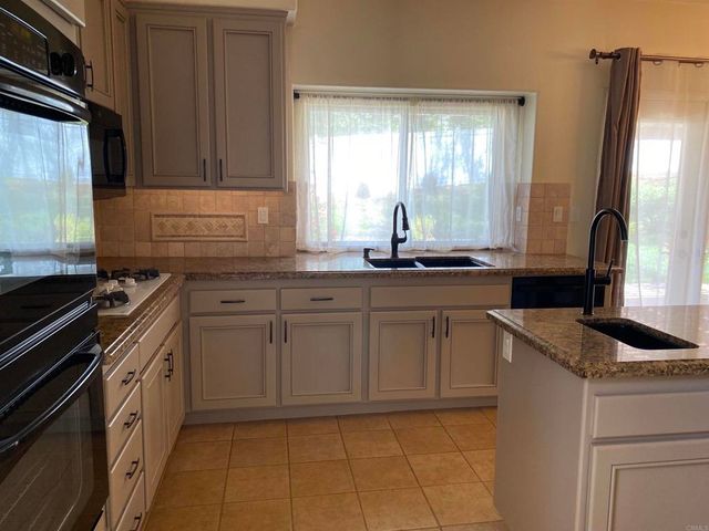 1068 Barsky Lane, Fallbrook, CA 92028