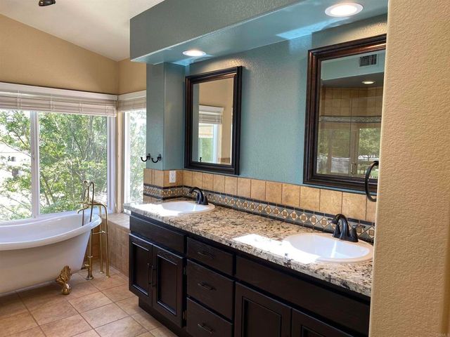 1068 Barsky Lane, Fallbrook, CA 92028