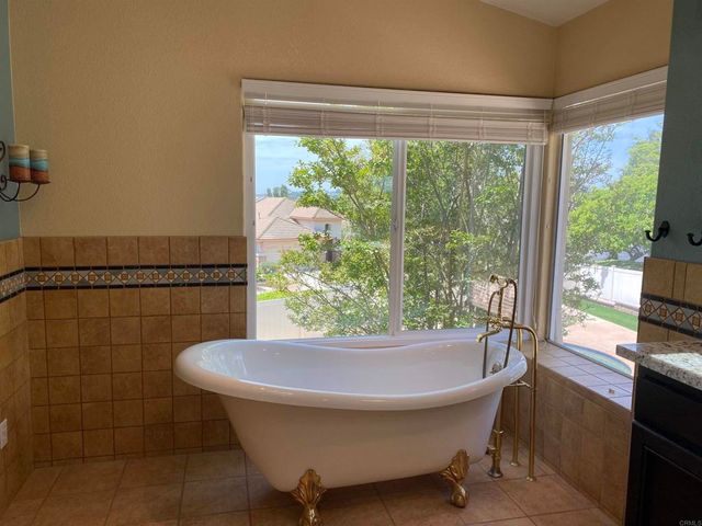1068 Barsky Lane, Fallbrook, CA 92028