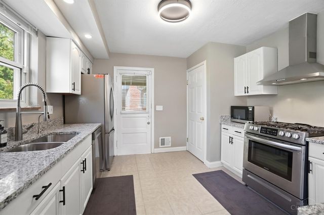 4157 Paxton Woods Lane, Cincinnati, OH 45209
