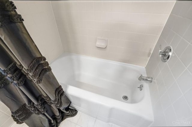 4157 Paxton Woods Lane, Cincinnati, OH 45209