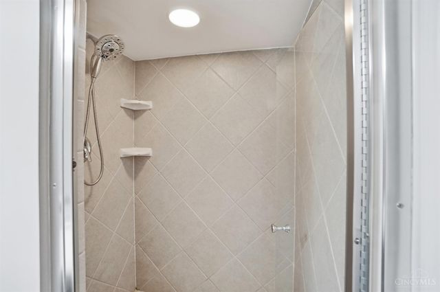 4157 Paxton Woods Lane, Cincinnati, OH 45209