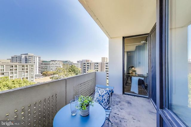 490 M ST SW #W802, Washington, DC 20024