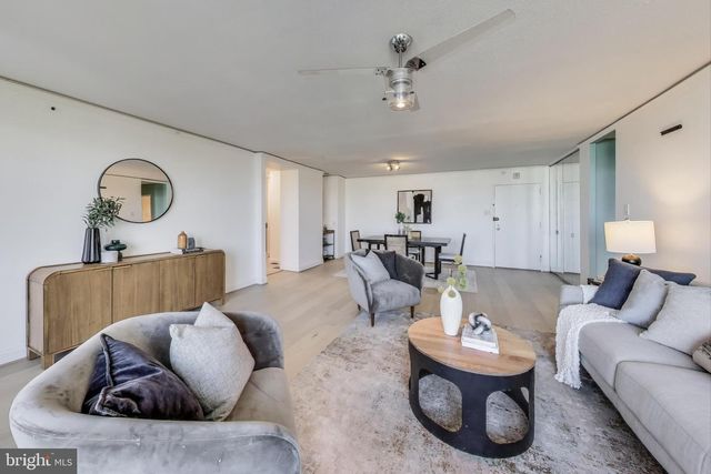 490 M ST SW #W802, Washington, DC 20024