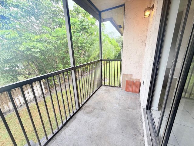 9141 NW 1st Ct 204, Pembroke Pines, FL 33024