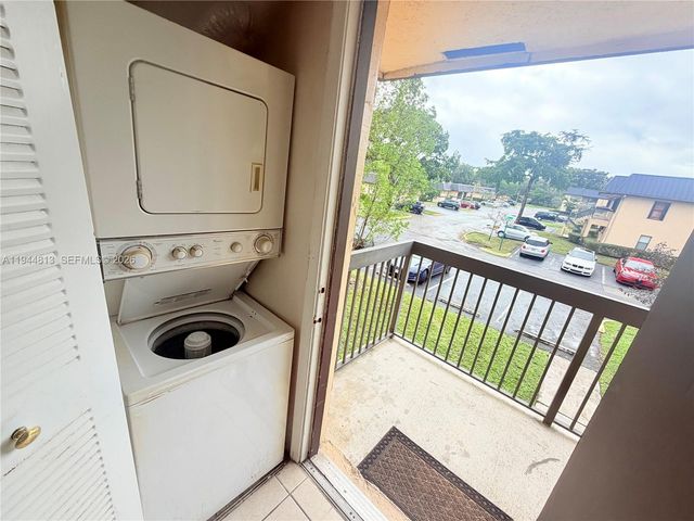 9141 NW 1st Ct 204, Pembroke Pines, FL 33024