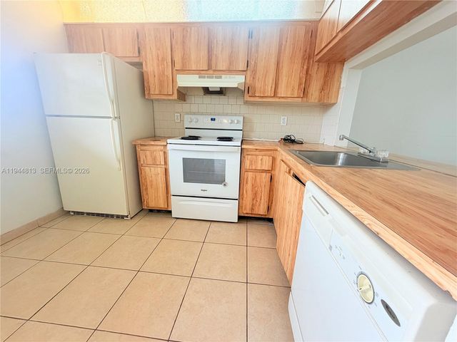 9141 NW 1st Ct 204, Pembroke Pines, FL 33024