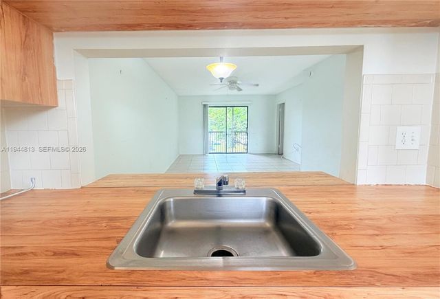 9141 NW 1st Ct 204, Pembroke Pines, FL 33024