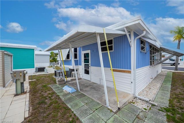 178 Caravan CIR, North Fort Myers, FL 33903