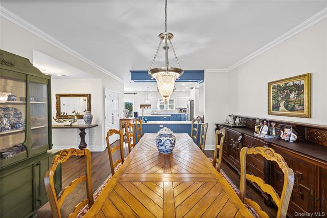 28 Apricot Road, Mount Sinai, NY 11766