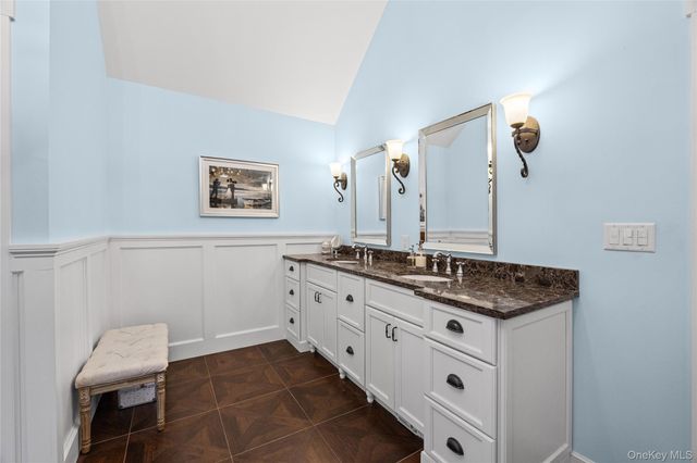 28 Apricot Road, Mount Sinai, NY 11766