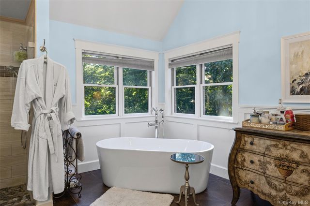 28 Apricot Road, Mount Sinai, NY 11766