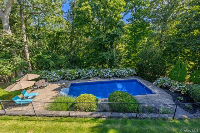28 Apricot Road, Mount Sinai, NY 11766