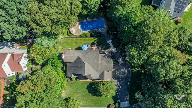 28 Apricot Road, Mount Sinai, NY 11766