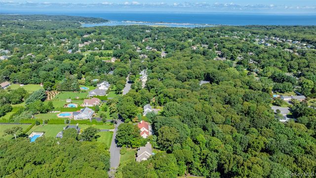 28 Apricot Road, Mount Sinai, NY 11766