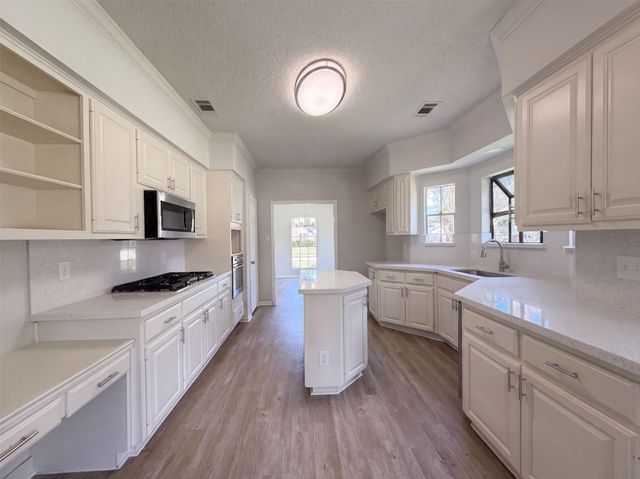 1102 Londonderry Avenue, Friendswood, TX 77546
