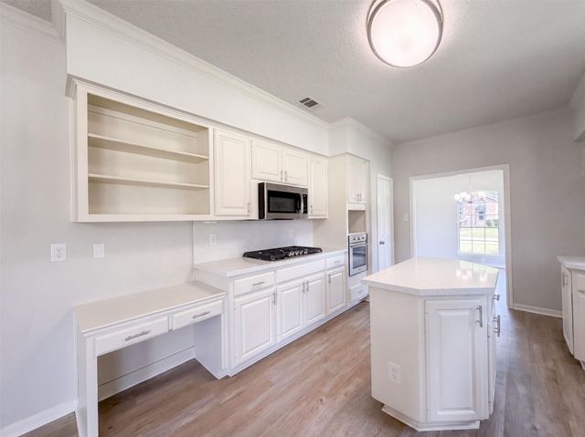 1102 Londonderry Avenue, Friendswood, TX 77546