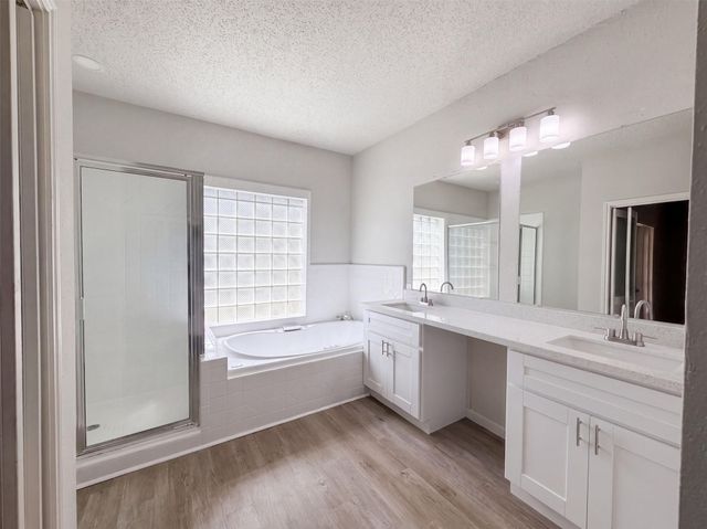 1102 Londonderry Avenue, Friendswood, TX 77546