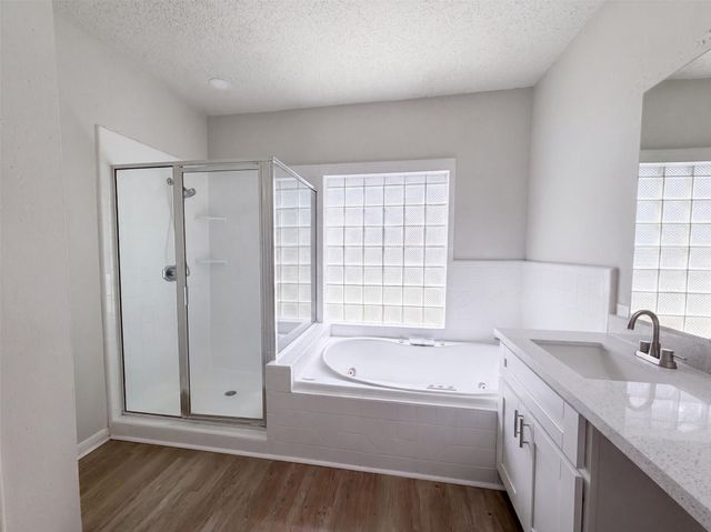 1102 Londonderry Avenue, Friendswood, TX 77546