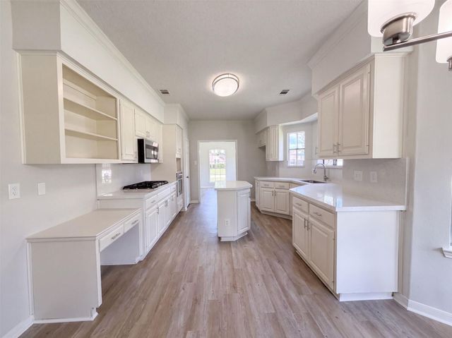 1102 Londonderry Avenue, Friendswood, TX 77546