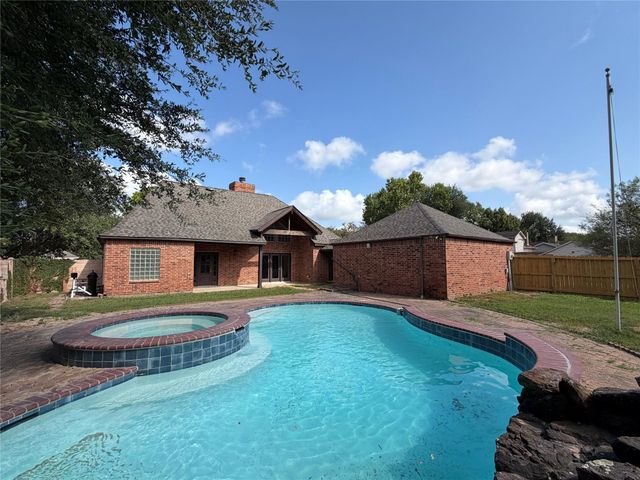 1102 Londonderry Avenue, Friendswood, TX 77546