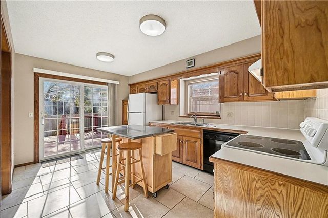 15209 W 91st Place, Lenexa, KS 66219