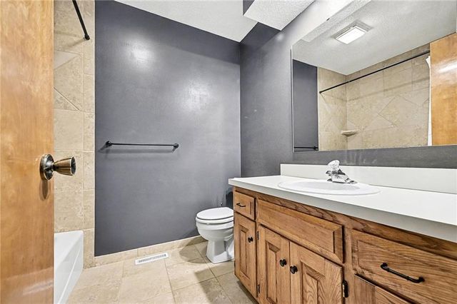 15209 W 91st Place, Lenexa, KS 66219