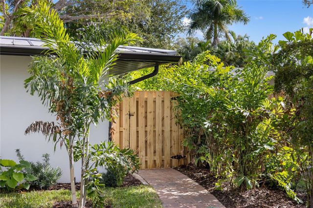 3705 TANGIER TERRACE, Sarasota, FL 34239