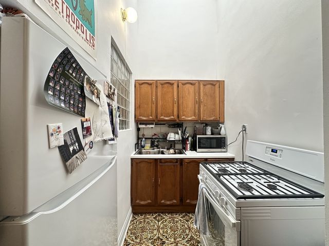 1222 W Grace Street 2C, Chicago, IL 60613