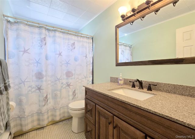 174 Shelby Avenue, Holbrook, NY 11741