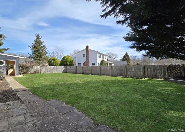 174 Shelby Avenue, Holbrook, NY 11741