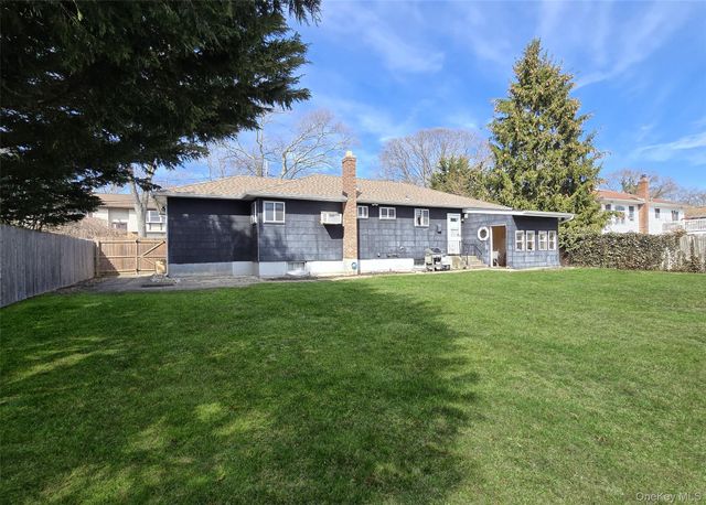 174 Shelby Avenue, Holbrook, NY 11741