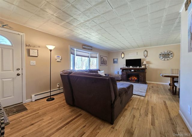 174 Shelby Avenue, Holbrook, NY 11741