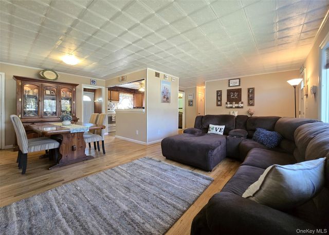 174 Shelby Avenue, Holbrook, NY 11741