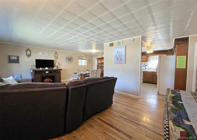 174 Shelby Avenue, Holbrook, NY 11741